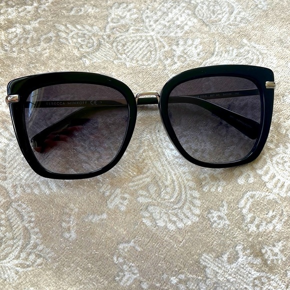 Brand New Rebecca Minkoff Bessie Oversized Black Cat Eye Sunglasses 100% UV Prot - Picture 3 of 16